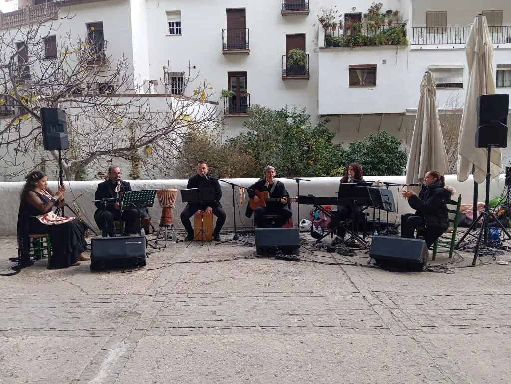 Zambomba Te Cantamos por Navidad - Contratar zambomba Sevilla Huelva ayuntamiento foto 3.webp