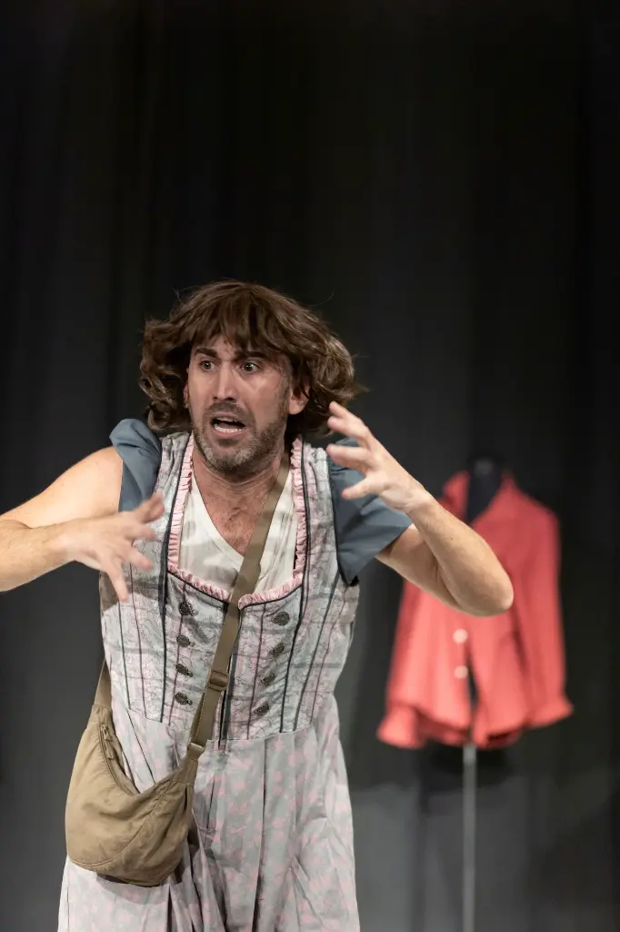La Estación - Monologo musical para teatros contratar sevilla huelva cadiz badajoz ayuntamientos | Parachuru 9.webp