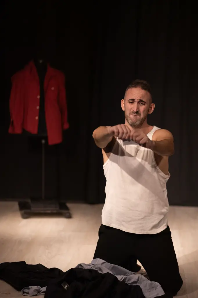 La Estación - Monologo musical para teatros contratar sevilla huelva cadiz badajoz ayuntamientos | Parachuru 8.webp